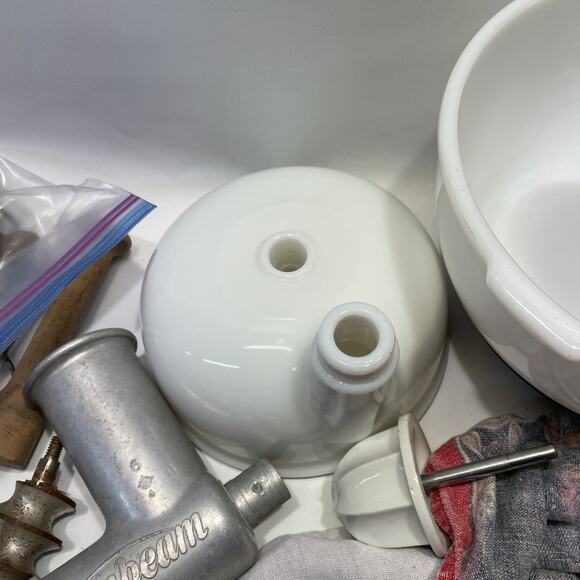 Vintage Sunbeam Automatic S Mixmaster Model 7B With Lots Of Accessories! - Picture 7 of 14